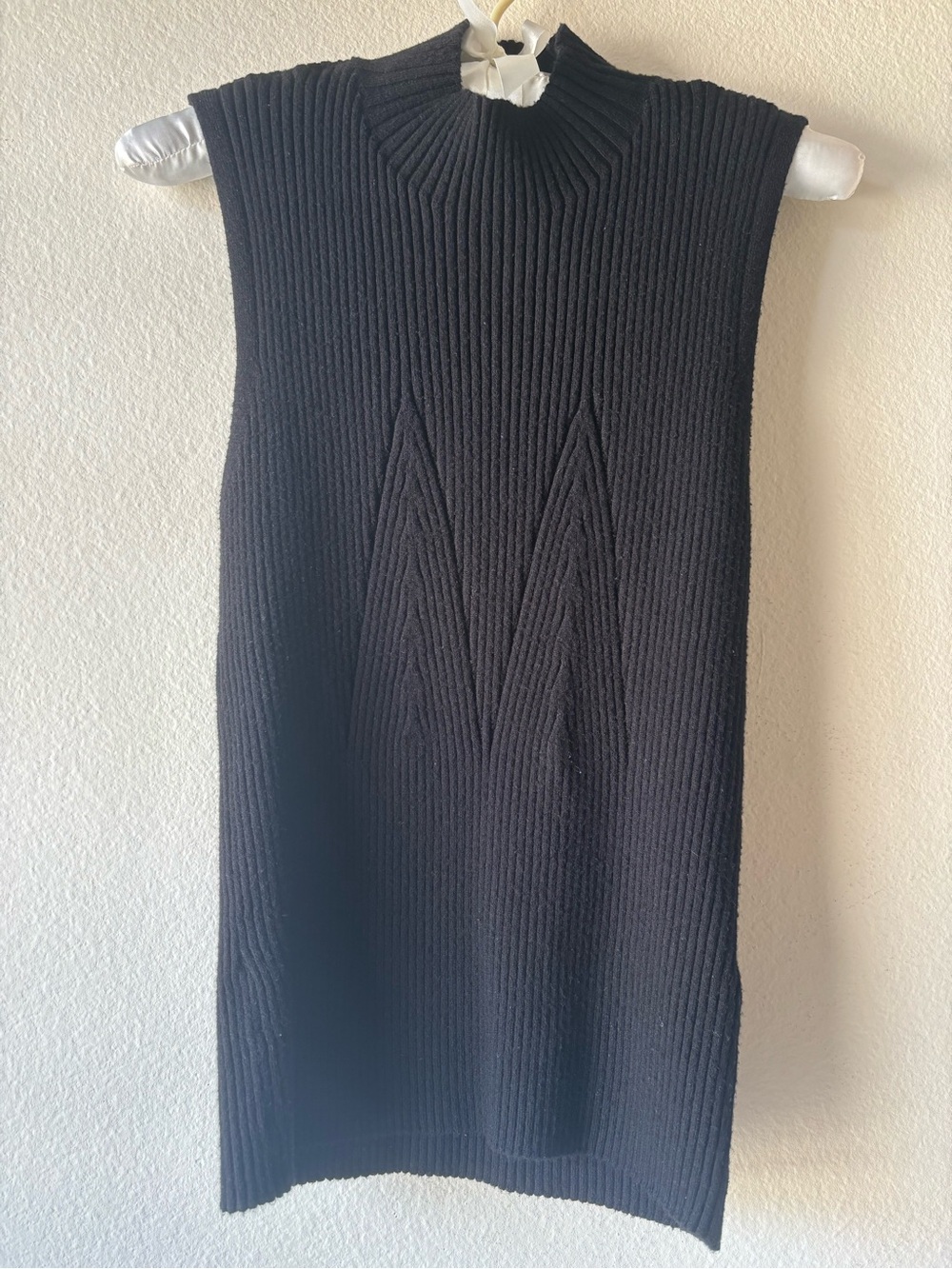 Cyrus Black Sleeveless Ribbed Knit Sweater Vest Tank
